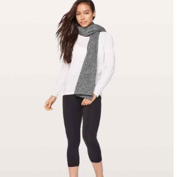 Lululemon Vinyasa Scarf *Rulu  Reconnect Jacquard Running Luon White Black - Picture 1 of 4